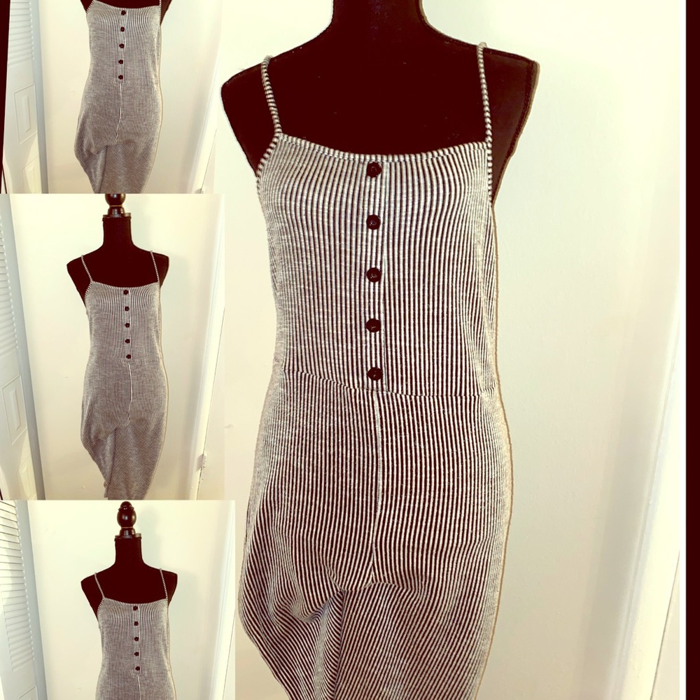 Mid leg white & black romper (size: L)